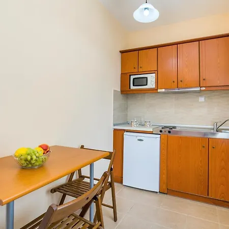 Aparthotel Avra *