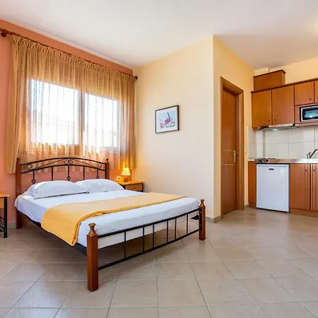 Aparthotel Avra